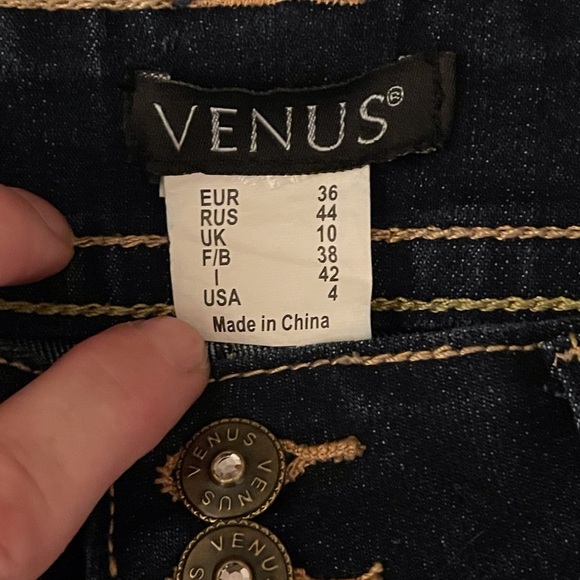 Venus Bermuda Jean Shorts Dark Wash Size 4 - Picture 11 of 12